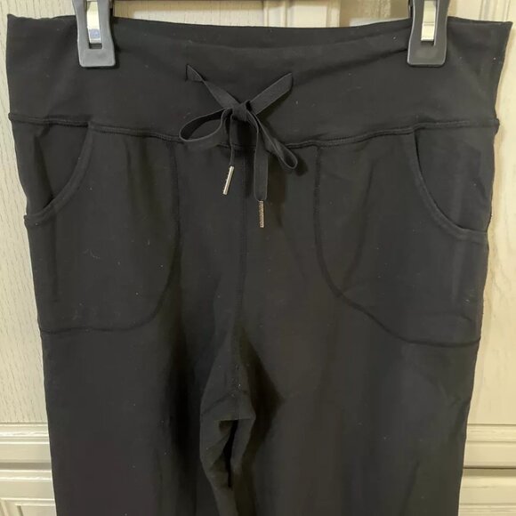 Lululemon Size 4 Women's Pants Capris - Black Wide Waist and Bottom - Picture 2 of 5